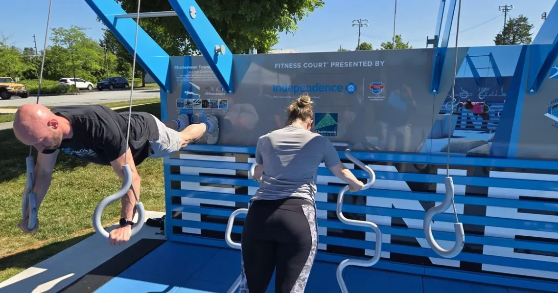 outdoor gym - ilustrasi berita Chester County Resmikan Outdoor Gym 'Fitness Court' dengan 7 Stasiun untuk Latihan…