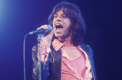 tetap sehat - ilustrasi berita Legenda Rock: Kebiasaan Sederhana yang Membuatnya Tetap Sehat di Usia 82