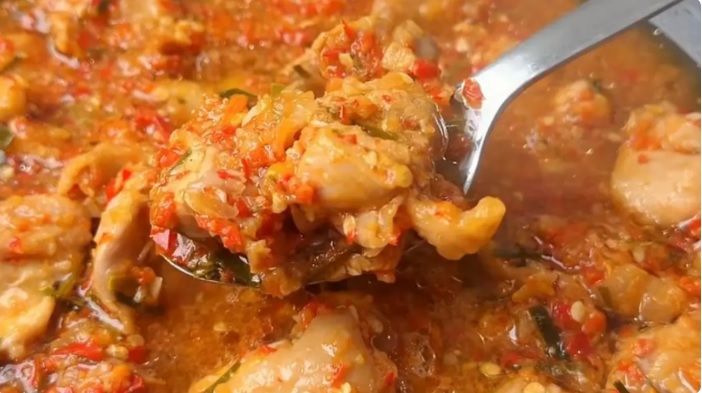 ayam kukus cabe - ilustrasi berita Ayam Kukus Cabe Daun Jeruk: Pilihan Olahan Ayam yang Lebih Sehat