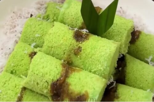 kue putu - ilustrasi berita Kue Putu Tanpa Bambu, Lembut, Wangi Pandan dan Isi Gula Aren Lumer