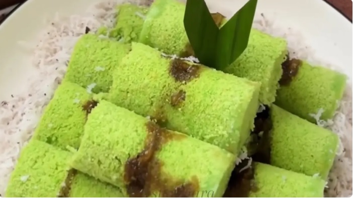 kue putu - ilustrasi berita Kue Putu Tanpa Bambu, Lembut, Wangi Pandan dan Isi Gula Aren Lumer