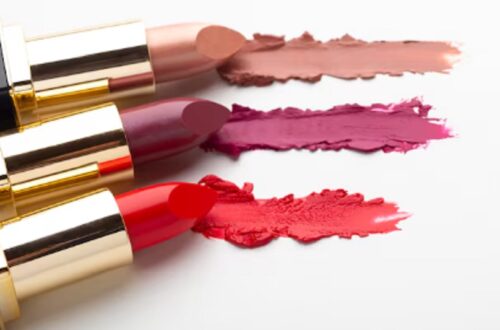 lipstik bibir kering - ilustrasi berita Bye Bye Bibir Kering! Pilih Lipstik Bibir Kering yang Melembapkan dan Aman