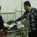 rustan saru - ilustrasi berita Rustan Saru Jenguk Balita di RSUD Ramela, Upayakan Orang Tua Didaftarkan BPJS Kesehatan