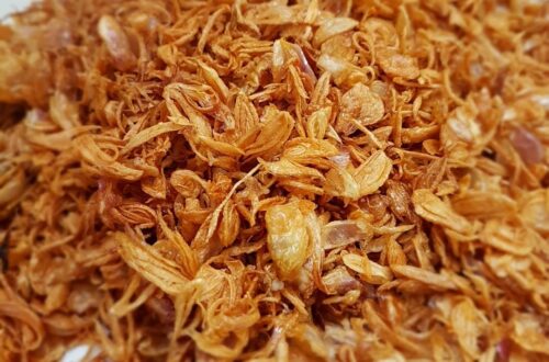 bawang goreng - ilustrasi berita Jangan Sampai Gosong! Begini Cara Membuat Bawang Goreng Renyah dan Tahan Lama