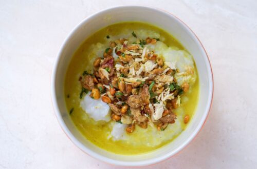 bubur ayam - ilustrasi berita Resep Bubur Ayam, Sarapan Hangat yang Mudah Dibuat di Rumah