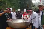 chef mbg - ilustrasi berita 100 Chef MBG Tanding Masak di Kampung Karuhun dengan Bahan Tahu dan Ubi Cilembu