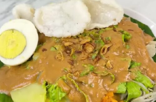 gado-gado siram - ilustrasi berita Gado-Gado Siram Khas Surabaya: Sajian Sayuran dengan Saus Kaya Rasa