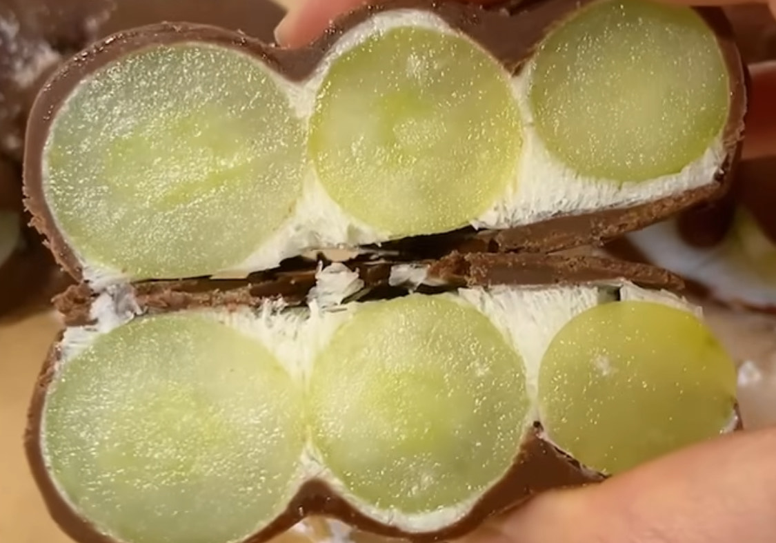 grape yogurt bark - ilustrasi berita Resep Grape Yogurt Bark: Dessert Sehat, Mudah, dan Menyegarkan