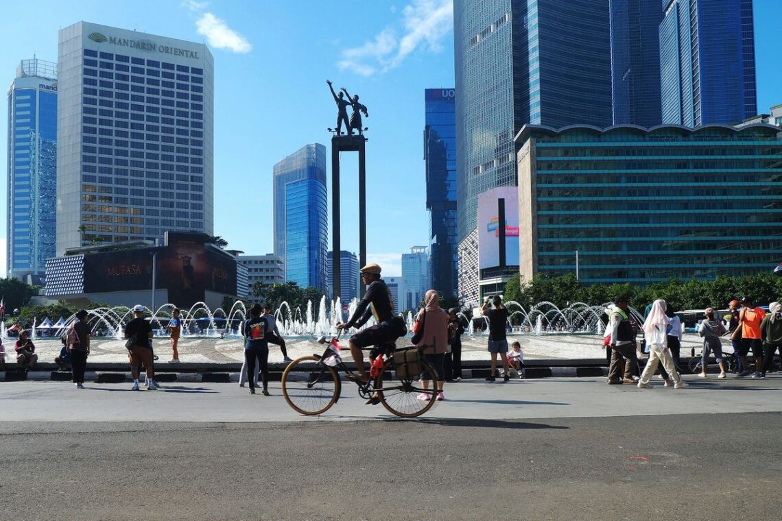 ngopi bundaran hi - ilustrasi berita Ngopi Bundaran HI: 5 Tempat Dekat yang Bisa Dijangkau Jalan Kaki dari Lokasi…