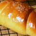 salt bread - ilustrasi berita Resep Salt Bread: Roti Lembut Isi Butter yang Mudah Dibuat di Rumah
