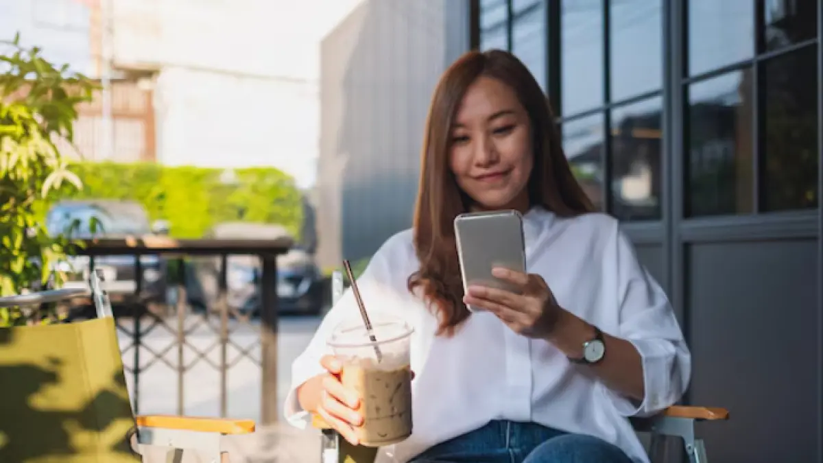 video pendek tiktok - ilustrasi berita 7 Alasan Video Pendek TikTok dan Reels Bisa Mengubah Pola Pikir Menurut Psikologi