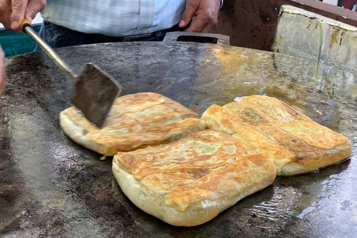 martabak mesir - ilustrasi berita Asal-usul Martabak Kubang Hayuda khas Minang yang Dikenal Martabak Mesir